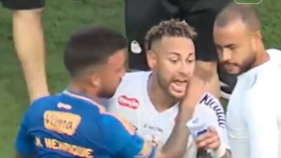 Neymar discutiu com jogador do Cruzeiro (foto: Reprodução)