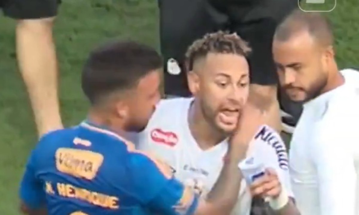 Neymar discutiu com jogador do Cruzeiro (foto: Reprodução)