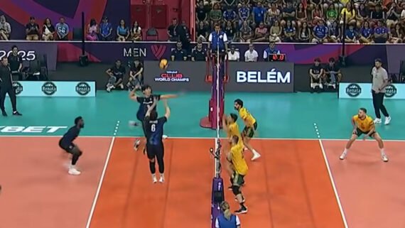 Lance do jogo entre Osaka e Warta Zawiercie pelo Mundial de Clubes de Vôlei (foto: Reprodução)