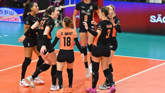 Osasco comemora ponto contra o Alianza Lima no Mundial de Clubes Feminino de Vôlei (foto: Fotojump)