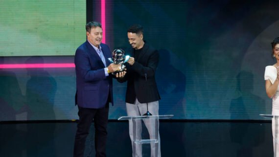 Pedrinho, dono da SAF do Cruzeiro, em premiação do Brasileirão 2025 (foto: Rafael Ribeiro/CBF)