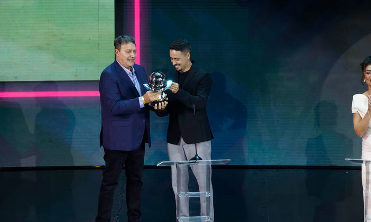 Pedrinho, dono da SAF do Cruzeiro, em premiação do Brasileirão 2025 (foto: Rafael Ribeiro/CBF)