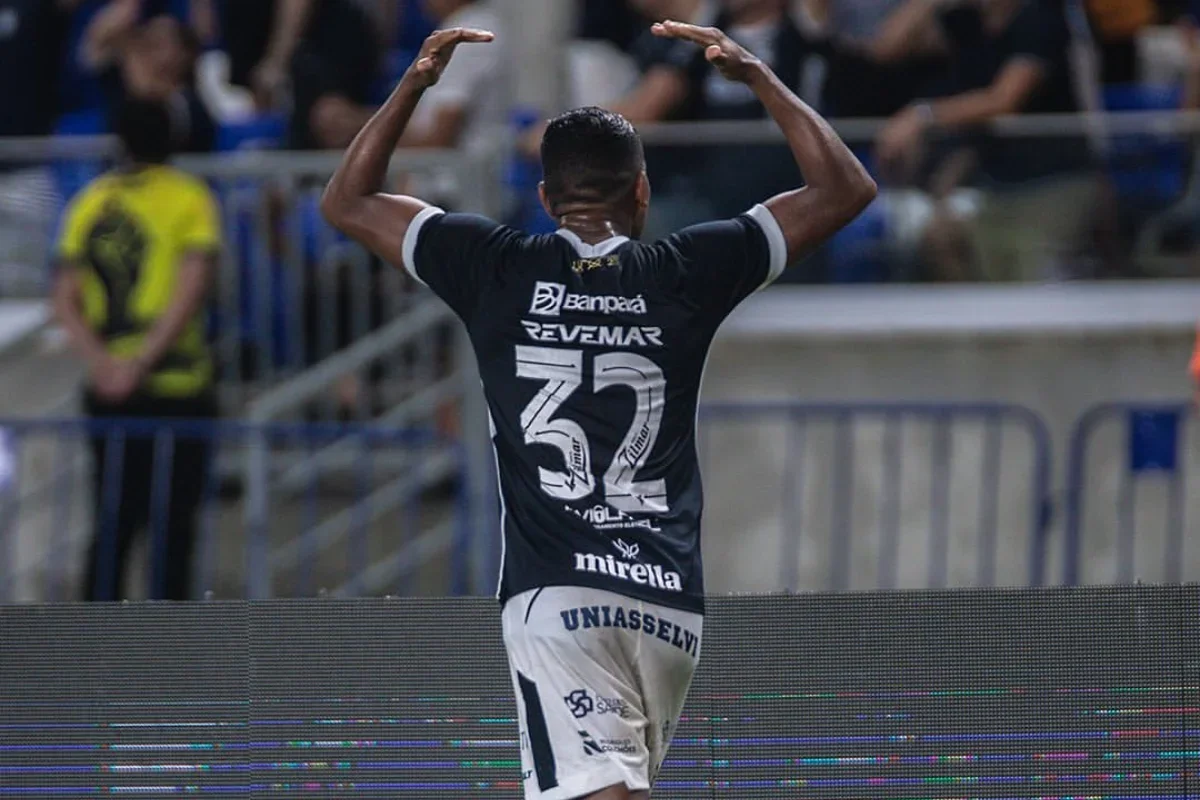 Pedro Rocha comemorando gol pelo Remo (foto: Samara Miranda/Ascom Remo)