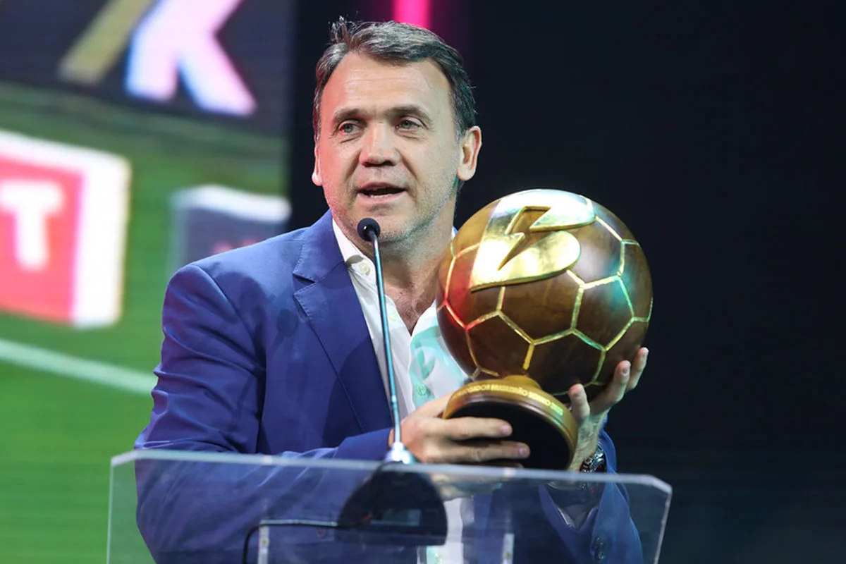 Ex-jogador Dejan Petkovic na premiação do Campeonato Brasileiro 2025 (foto: Staff Images/CBF)
