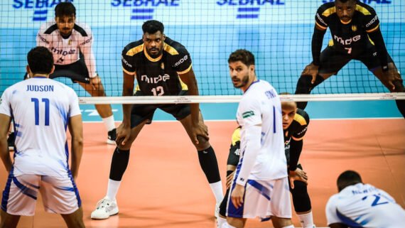 Praia Clube e Campinas durante jogo do Mundial de Clubes Masculino de Vôlei (foto: Divulgação/FIVB)