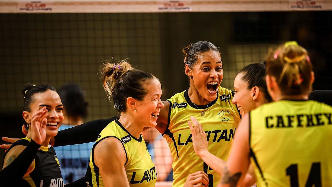 Jogadoras do Praia Clube comemoram no Mundial (foto: Divulgação/FIVB)