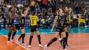 Praia venceu o Osasco pela Superliga Feminina de Vôlei (foto: Divulgação/Praia Clube)