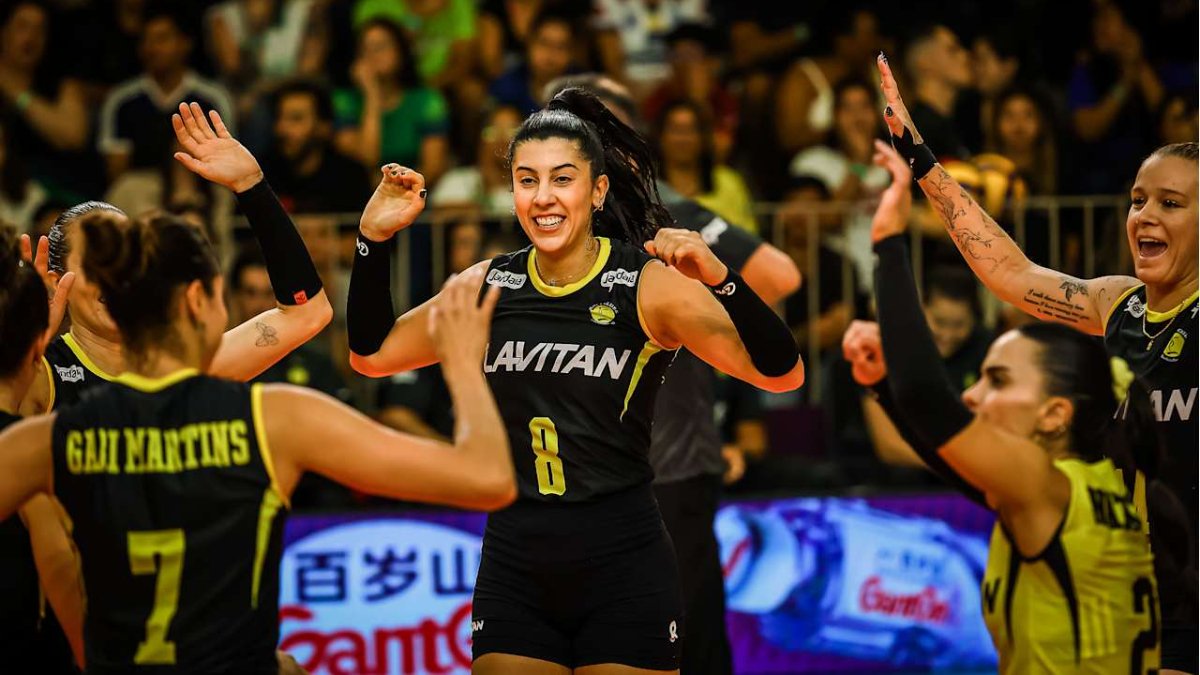 Jogadoras do Praia comemoram ponto contra o Zamalek no Mundial de Clubes de Vôlei (foto: Divulgação/FIVB)
