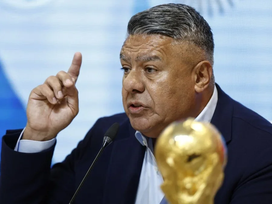 Chiqui Tapia, presidente da AFA, está no centro de uma acusação de corrupção no futebol argentino (foto: Tomas Cuesta/AFP)