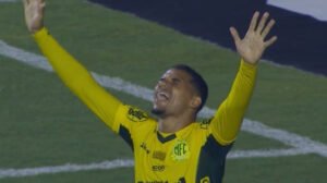 Renato Marques comemora gol pelo Mirassol contra o Vasco - Crédito: 