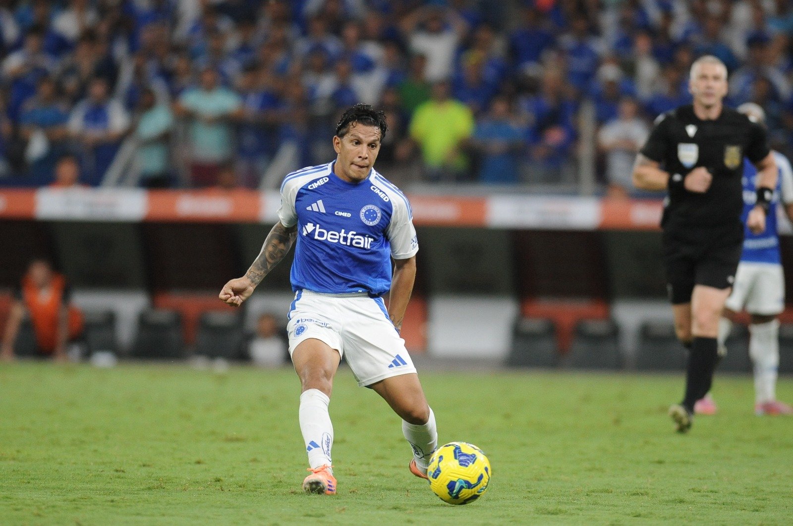 Lucas Romero em ação durante Cruzeiro x Corinthians (foto: Alexandre Guzanshe/EM/D.A. Press)