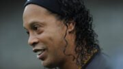 Ronaldinho em jogo festivo no Mineirão (foto: Alexandre Guzanshe/EM/D.A. Press)