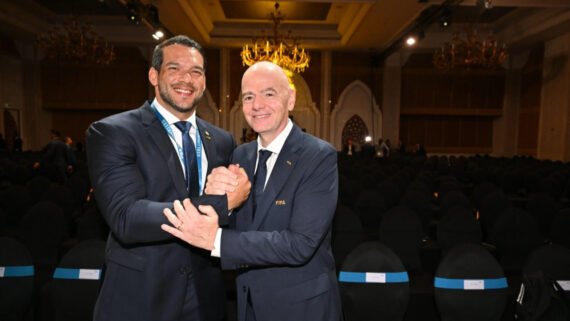 Samir Xaud, presidente da CBF, e Gianni Infantino, presidente da Fifa (foto: Tullio Puglia/FIFA)