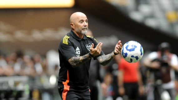 Sampaoli em ação pelo Atlético durante duelo contra o Vasco na Arena MRV (foto: Alexandre Guzanshe/EM/D.A Press)