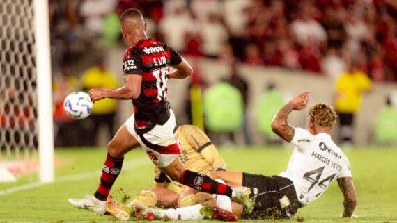 Momento em que Samuel Lino fez gol para o Flamengo contra o Ceará (foto: Adriann Fontes/Flamengo - 3/12/2025)