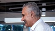 Tite, técnico do Cruzeiro, na Toca da Raposa 2 (foto: Gustavo Aleixo/Cruzeiro)