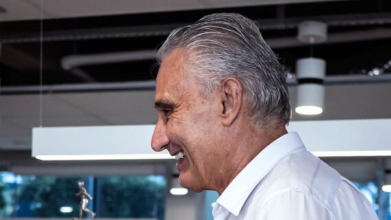 Tite, técnico do Cruzeiro, na Toca da Raposa 2 (foto: Gustavo Aleixo/Cruzeiro)