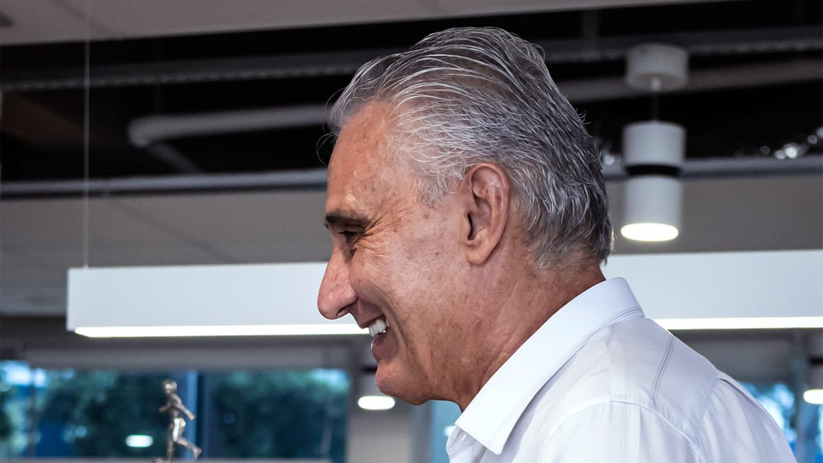 Tite, técnico do Cruzeiro, na Toca da Raposa 2 (foto: Gustavo Aleixo/Cruzeiro)