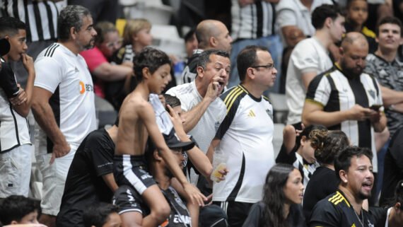 Torcedores do Atlético proferem xingamentos durante vitória do Palmeiras na Arena MRV- Crédito: 