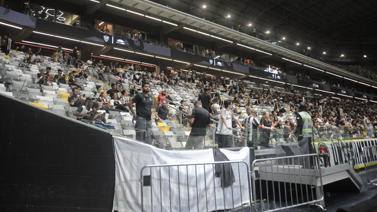 Torcedores do Atlético xingam Menin e se irritam com time: &#039;Sem vergonha&#039;; vídeo