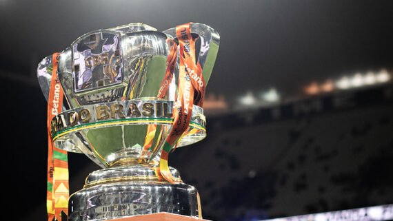 Troféu da Copa do Brasil (foto: Matheus Lima/Vasco)