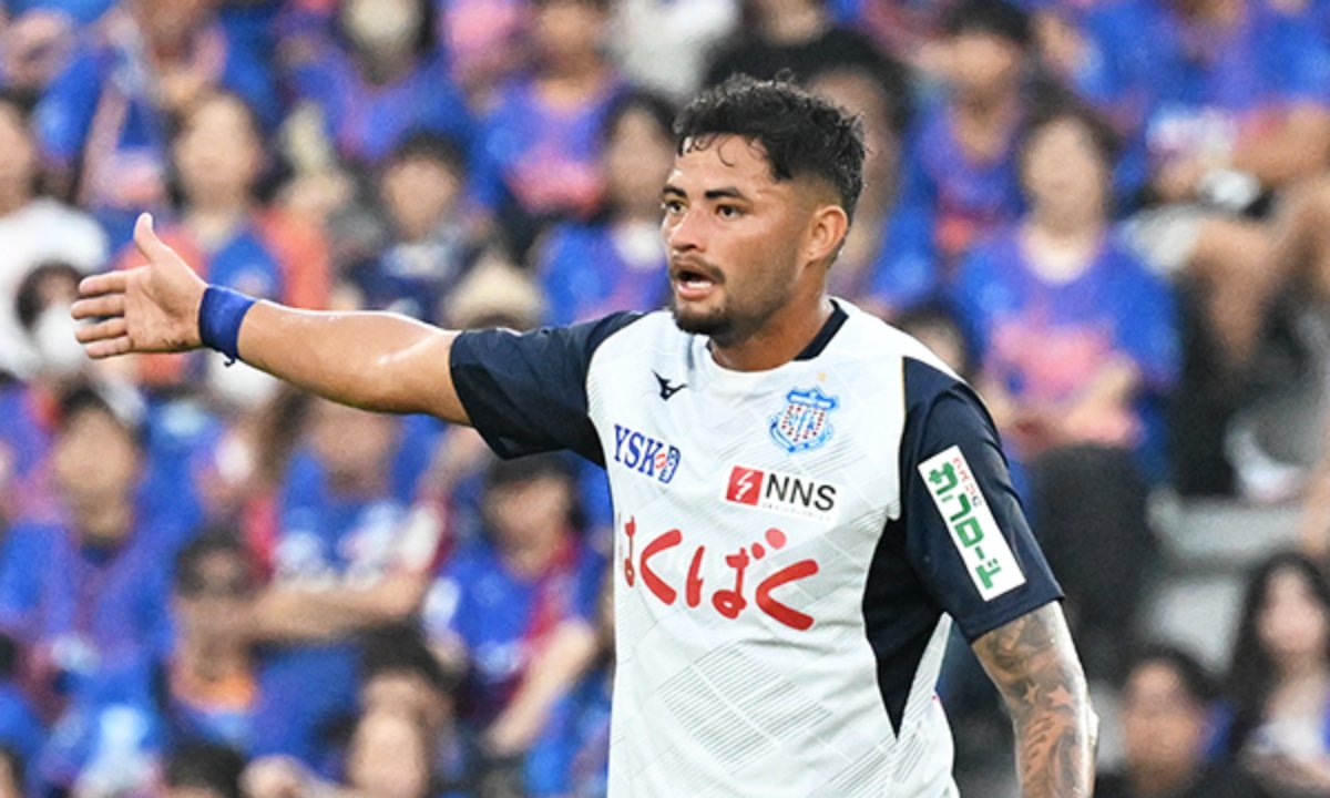 Val Soares em atuação pelo Ventforet Kofu, da Segunda Divisão do Japão (foto: Divulgação)