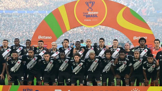 Vasco perdeu final da Copa do Brasil em casa para o Corinthians (foto: PABLO PORCIUNCULA/AFP)