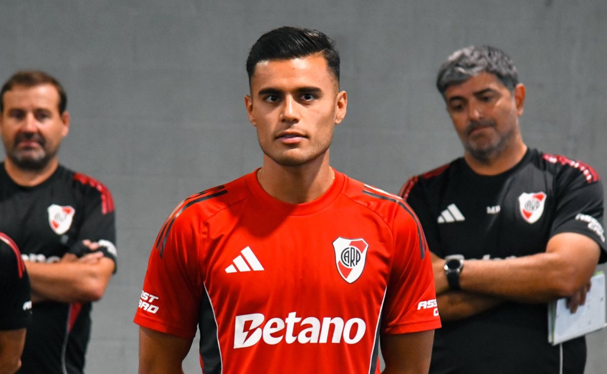 Fausto Vera no primeiro dia de treinamentos com a camisa do River Plate (foto: Divulgação/X/River Plate)