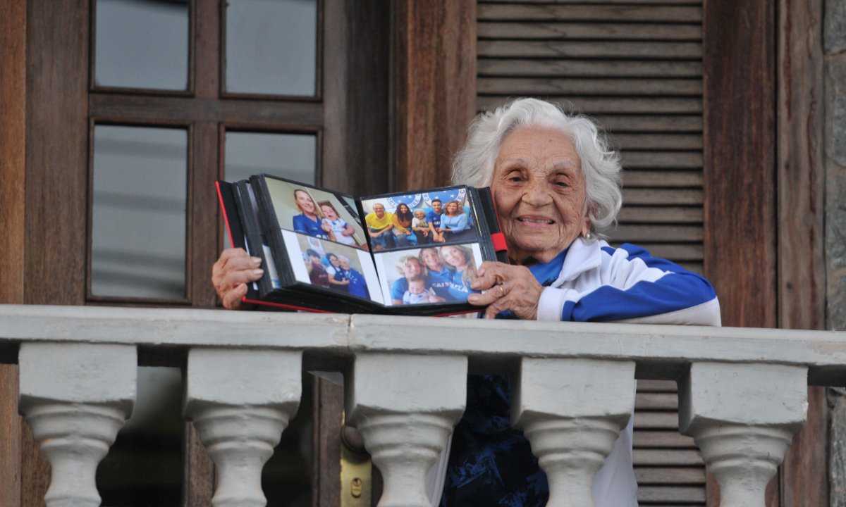 Vó Miracy, torcedora símbolo do Cruzeiro (foto: Ramon Lisboa/EM/D.A Press)