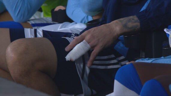 Cássio machucou os dedos (foto: Reprodução/GETV)