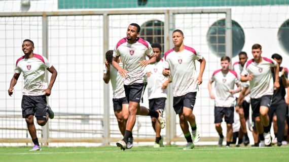 Jogadores da equipe sub-20 do América (foto: Mourão Panda / América)