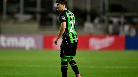 Eduardo Person, meia do América (foto: Mourão Panda / América)