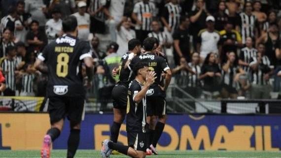 Jogadores do Atlético (foto: Alexandre Guzanshe/EM/DA.Press)