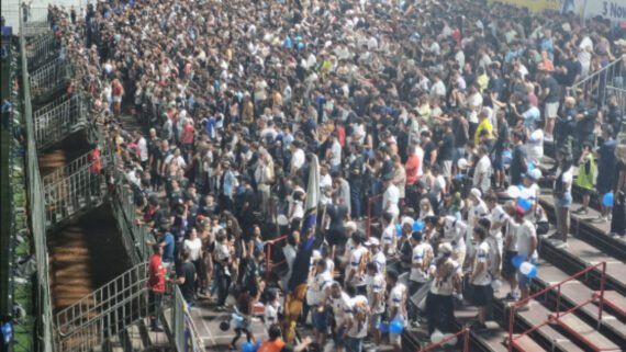 Torcida lotou o Juvençao no jogo do Atlético x North (foto: Luiz Ribeiro/EM/DA Press)