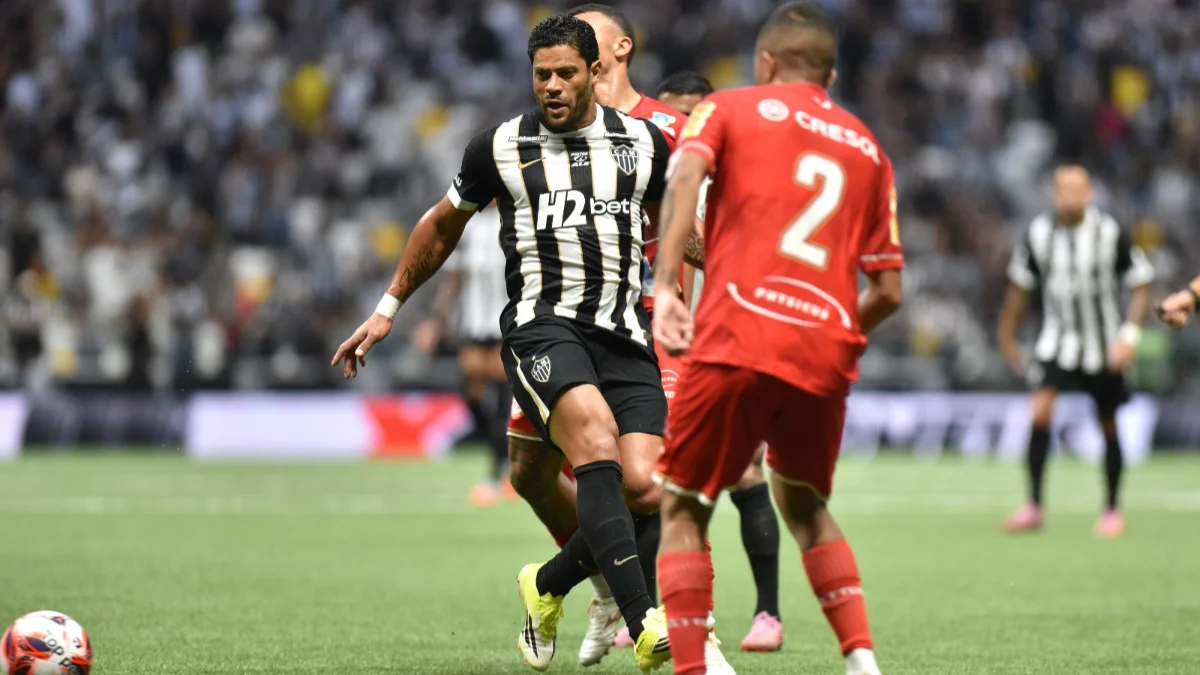 Hulk durante Atlético x Tombense pelo Mineiro - (foto: Ramon Lisboa/EM/D.A Press)