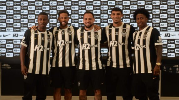 Alan Minda, Renan Lodi, Maycon, Vitor Hugo e Angelo Preciado, reforços do Atlético (foto: Tulio Santos/EM/D.A.Press.)