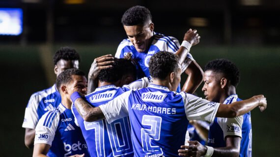 Jogadores do Cruzeiro comemorando gol contra o Tombense (foto: Gustavo Aleixo/Cruzeiro)