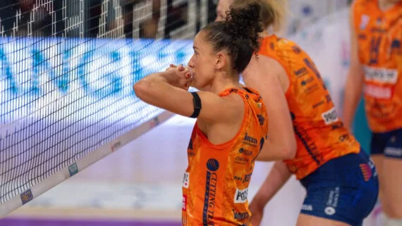 Gabi Guimarães em quadra pelo Conegliano em jogo da Liga Italiana de Vôlei (foto: Reprodução Instagram do Gabi Guimarães)
