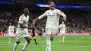 Gonzalo García e Vini Jr. em campo pelo Real Madrid (foto: Pierre-Philippe MARCOU / AFP)