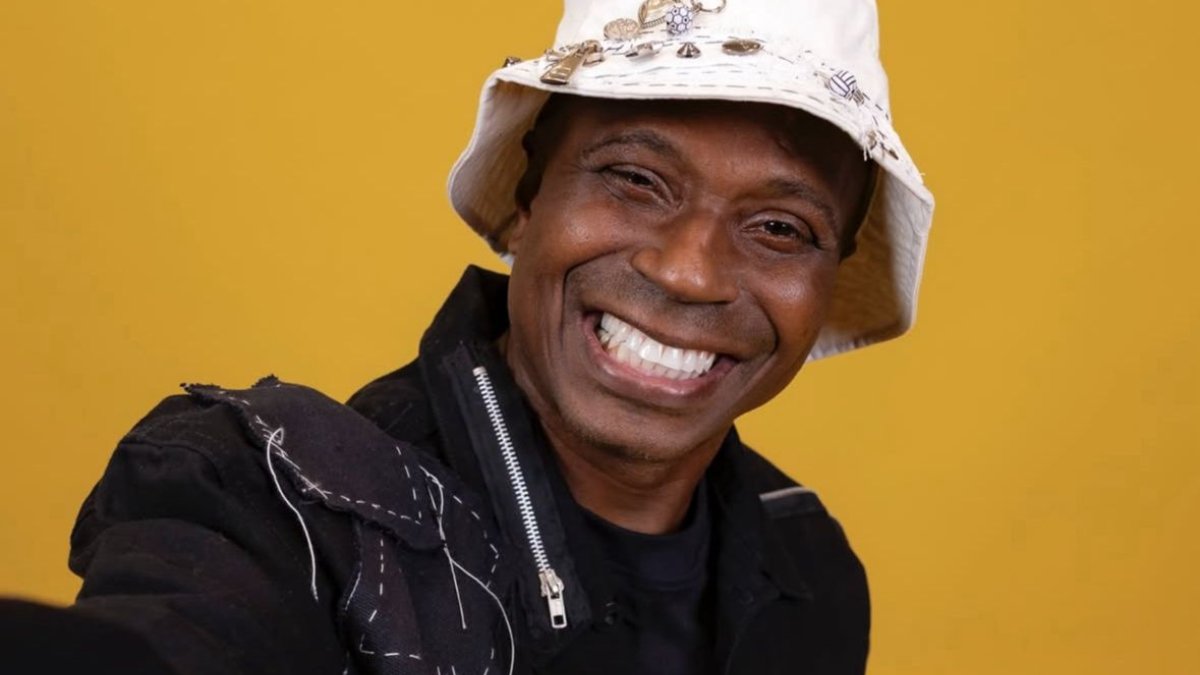 Edilson posa para foto (foto: Divulgação/Edilson)