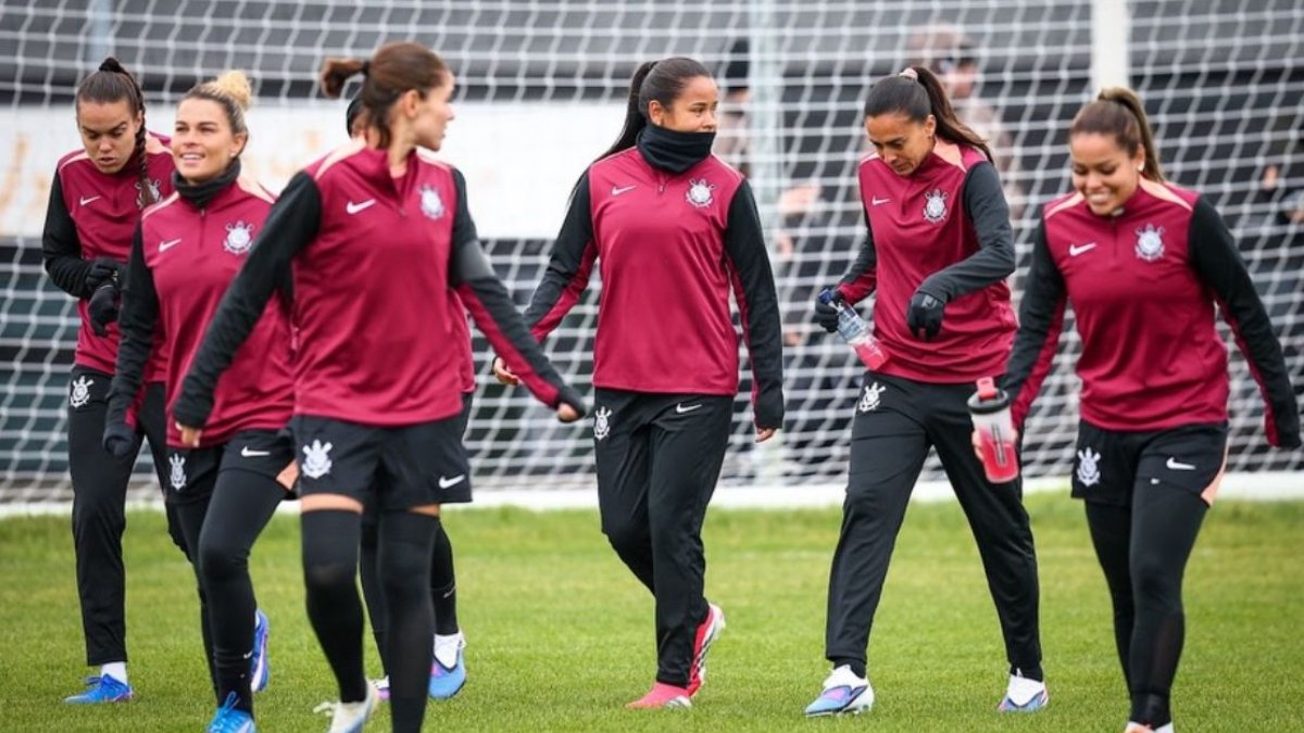 Jogadoras do Corinthians durante treino (foto: Rodrigo Gazzanel/Corinthians)