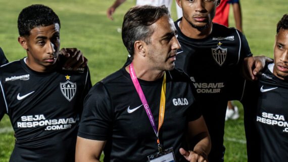 Leandro Zago, ex-técnico do sub-20 do Atlético (foto: Paulo Henrique França / Atlético)