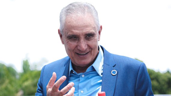 Tite na reapresentação do elenco do Cruzeiro (foto: Gustavo Martins/ Cruzeiro)