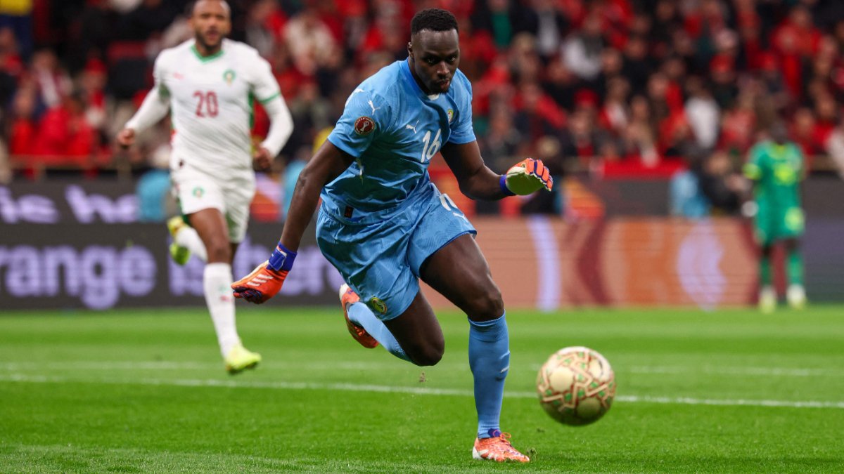 Reserva &lsquo;defende&rsquo; goleiro de Senegal de &lsquo;catimba&rsquo; de gandulas na final da Copa Africana