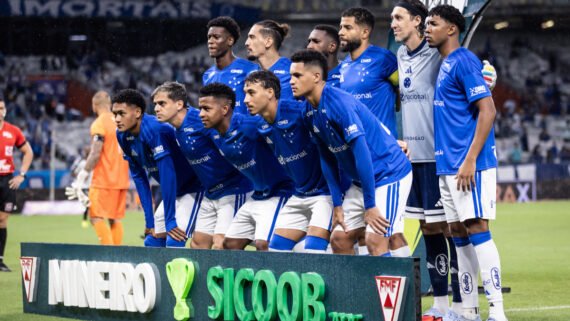 Elenco do Cruzeiro posa para foto (foto: Gustavo Aleixo/Cruzeiro)