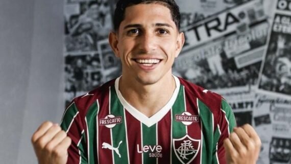 Savarino está liberado para estrear pelo Fluminense (foto: Foto: Lucas Merçon/FFC)