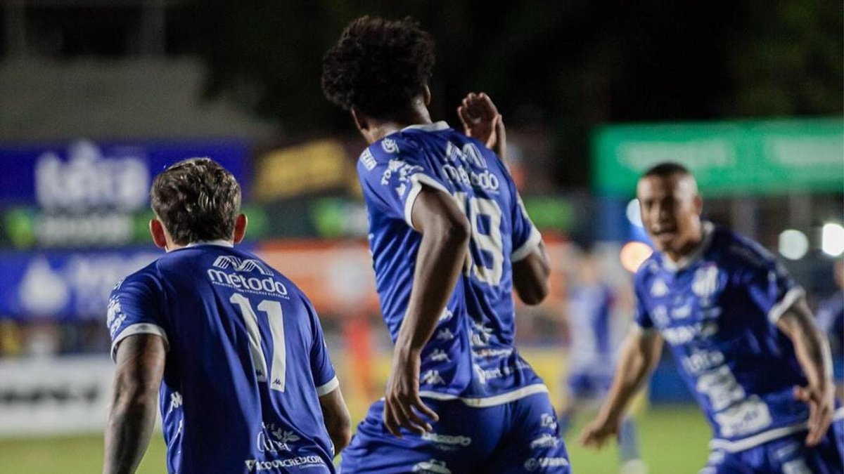 Gabriel Moysés marcou os dois gols da URT contra o Itabirito (foto: Divulgação/URT)