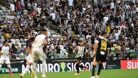 Torcedores do Atlético na Arena MRV durante jogo contra o Betim (foto: Leandro Couri/EM/D.A. Press)