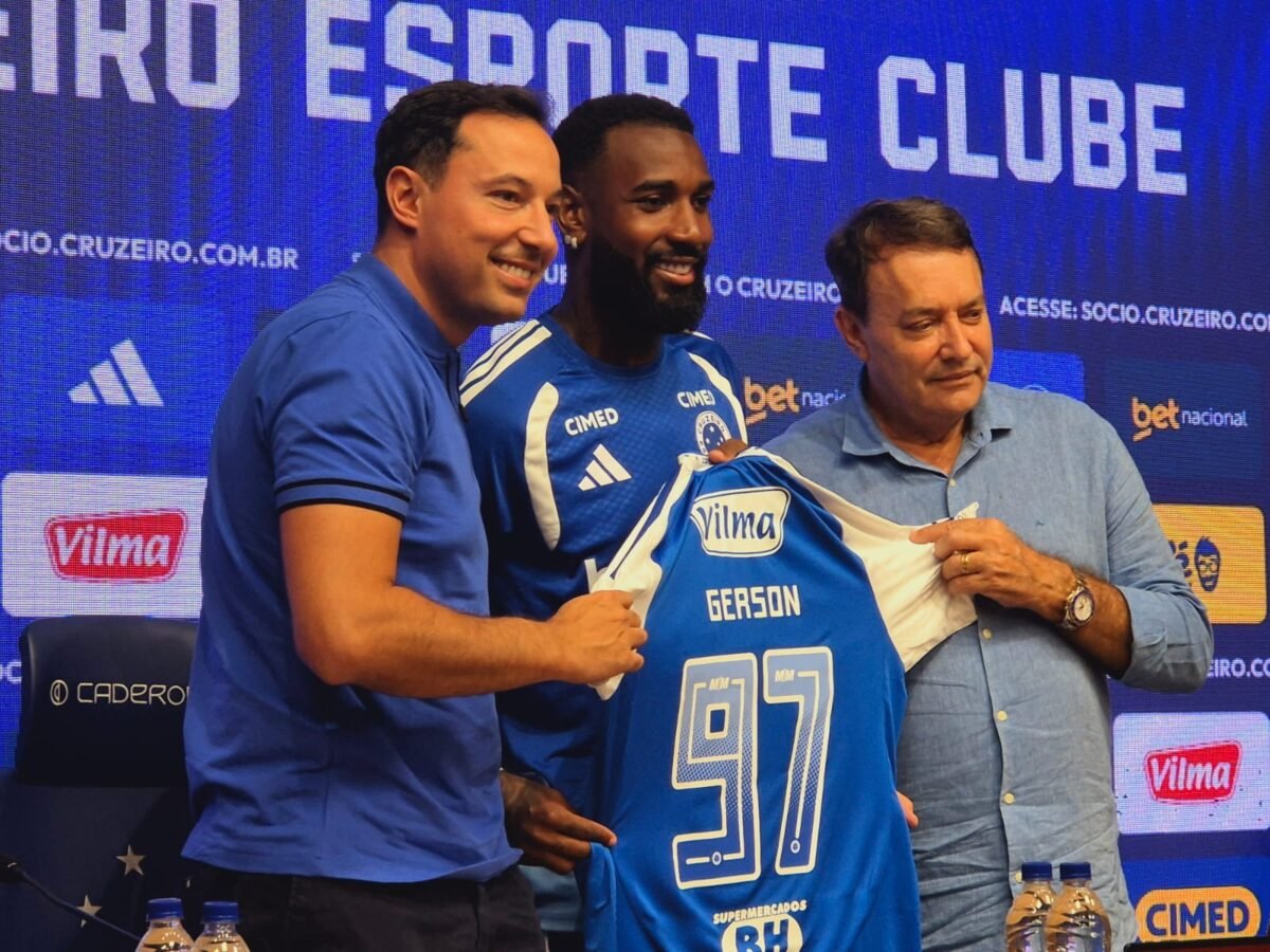 Gerson foi apresentado nesta terça-feira (13/1) pelo Cruzeiro (foto: Jair Amaral/EM/D.A Press)