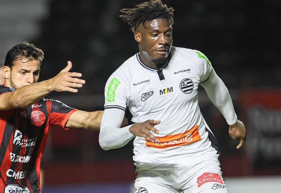 Ronaldo Tavares, atacante do Athletic - (foto: Jr Assessoria)